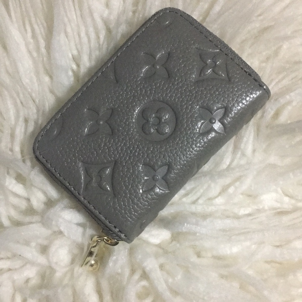 Never before used coin purse!